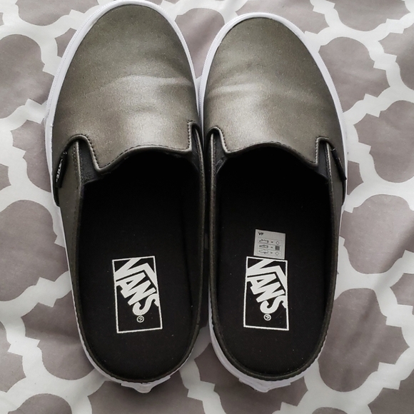 Vans - Picture 3 of 7